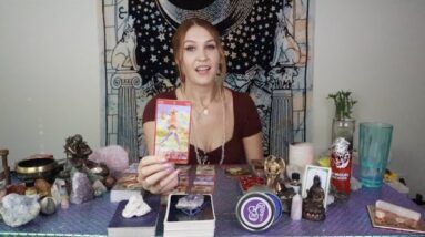 AQUARIUS: WHOA! Someone Has A MAJOR Crush On You! ???????????? Mid August General Love Reading